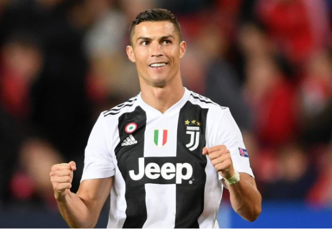 范佩西首次征召儿子进入费耶诺德比赛名单，但并未安排他出场