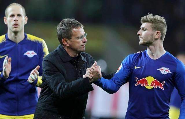 贴地斩助国米取胜，卡洛斯-奥古斯托打进生涯欧冠处子球（低射制胜助国米告捷，卡洛斯-奥古斯托收获欧冠处子球）