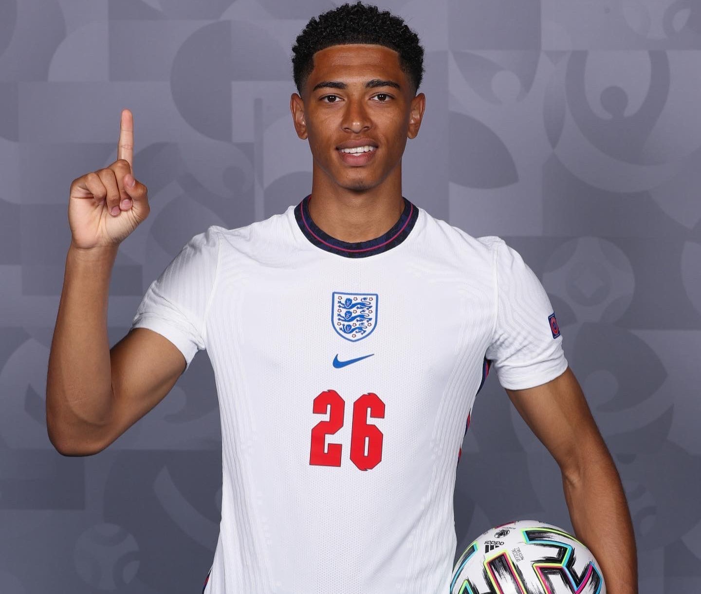 队长镇守后防，比肩最佳表现