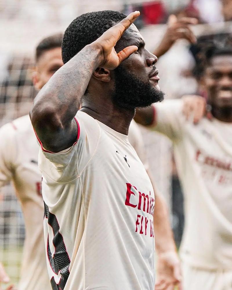 半场数据：葡萄牙控球率接近八成，狂射17脚（半场战况：葡萄牙控球近八成，17次射门猛攻）