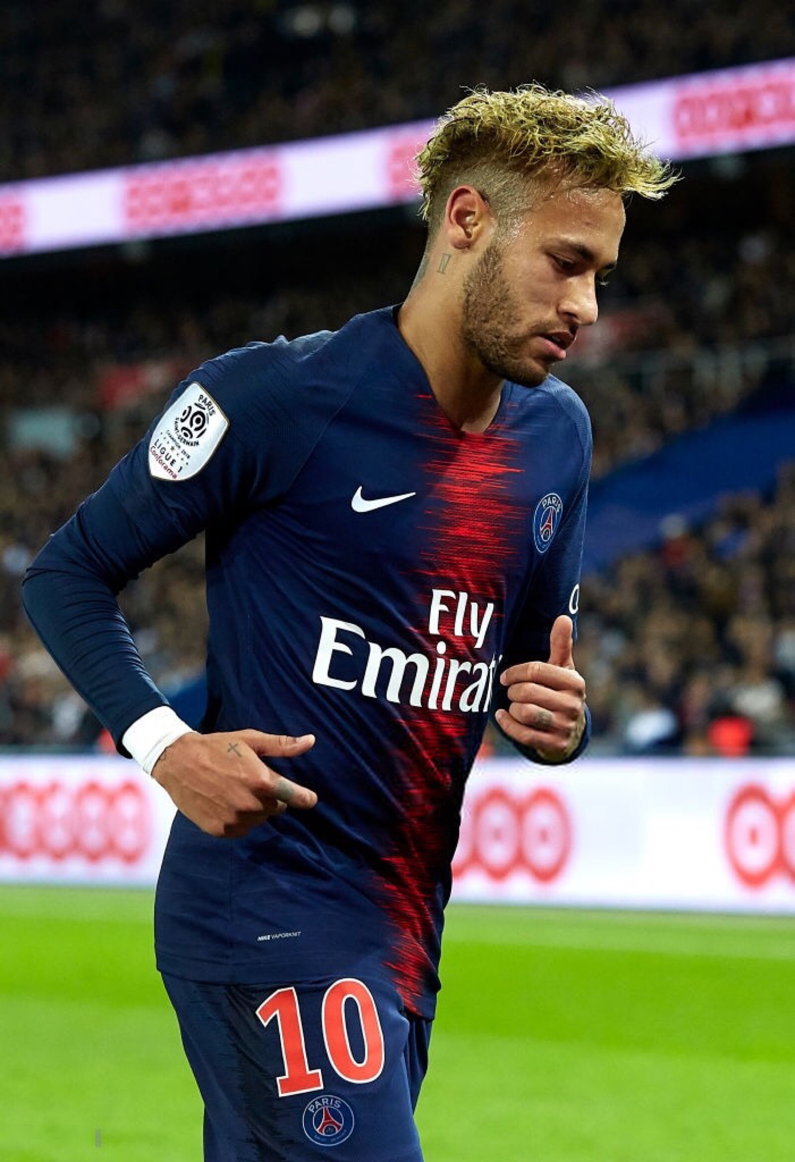 凯恩：我可以拿金球奖，通常需赢得世界杯或欧冠才能实现（凯恩：我有实力拿金球，但通常要先赢下世界杯或欧冠）