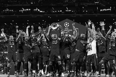 官方：法兰克福签下日本19岁左后卫小杉启太（法兰克福官宣19岁日本左后卫小杉启太加盟）