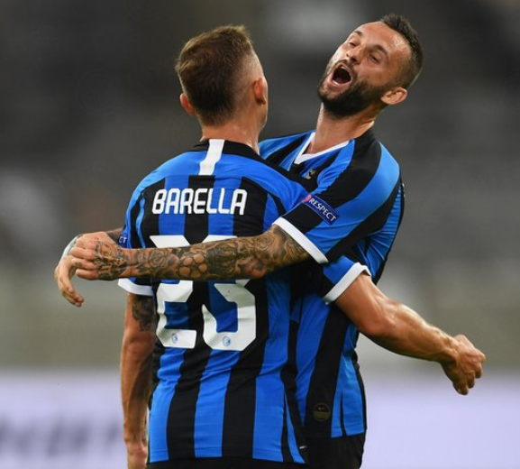 秦升：我不会八国语言，和那些老外就是自己说自己的（秦升：不会八国语言，跟老外交流就各说各话）