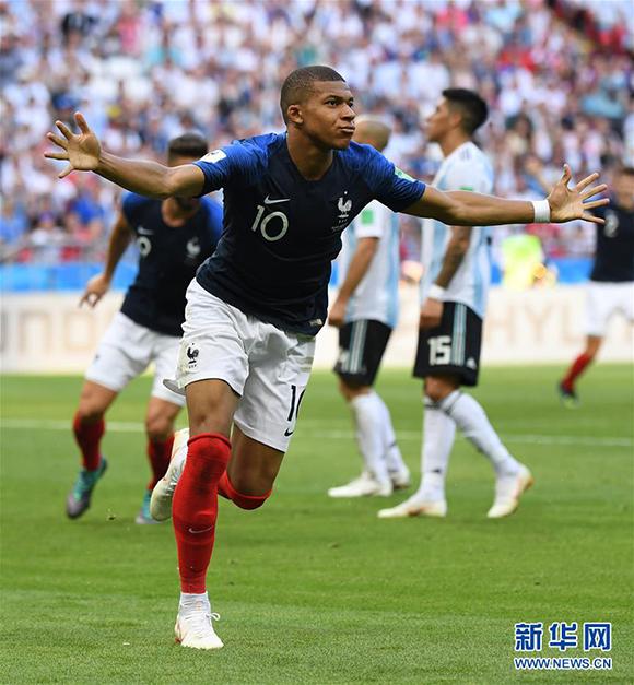 港队本月亚洲杯预选赛大名单：陈晋一领衔中超、中甲8将入选（香港队本月亚洲杯预选赛大名单公布：陈晋一领衔，8名中超／中甲球员入选）