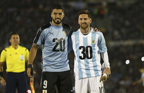 莱万：失去袖标很难过，但感受到了球迷的爱；不恨普罗别日