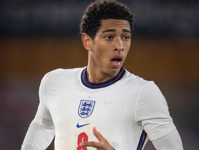 意甲半场：杜维卡斯建功，科莫暂1-0萨索洛（半场战报：杜维卡斯破门，科莫暂以1-0领先萨索洛）