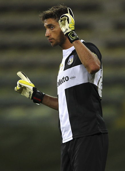 德甲战报：迪亚斯传射、杰克逊锁胜局，拜仁3-1圣保利（德甲：迪亚斯传射建功，杰克逊终结悬念，拜仁3-1击退圣保利）