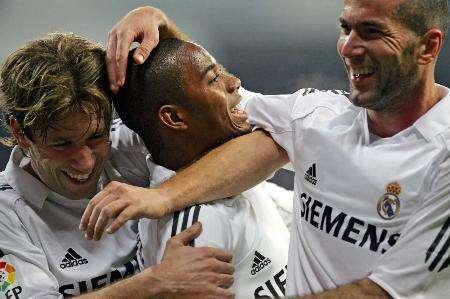 足球中超球员获选月最佳，数据联盟第一（中超球员当选月度最佳，数据领跑全联盟）