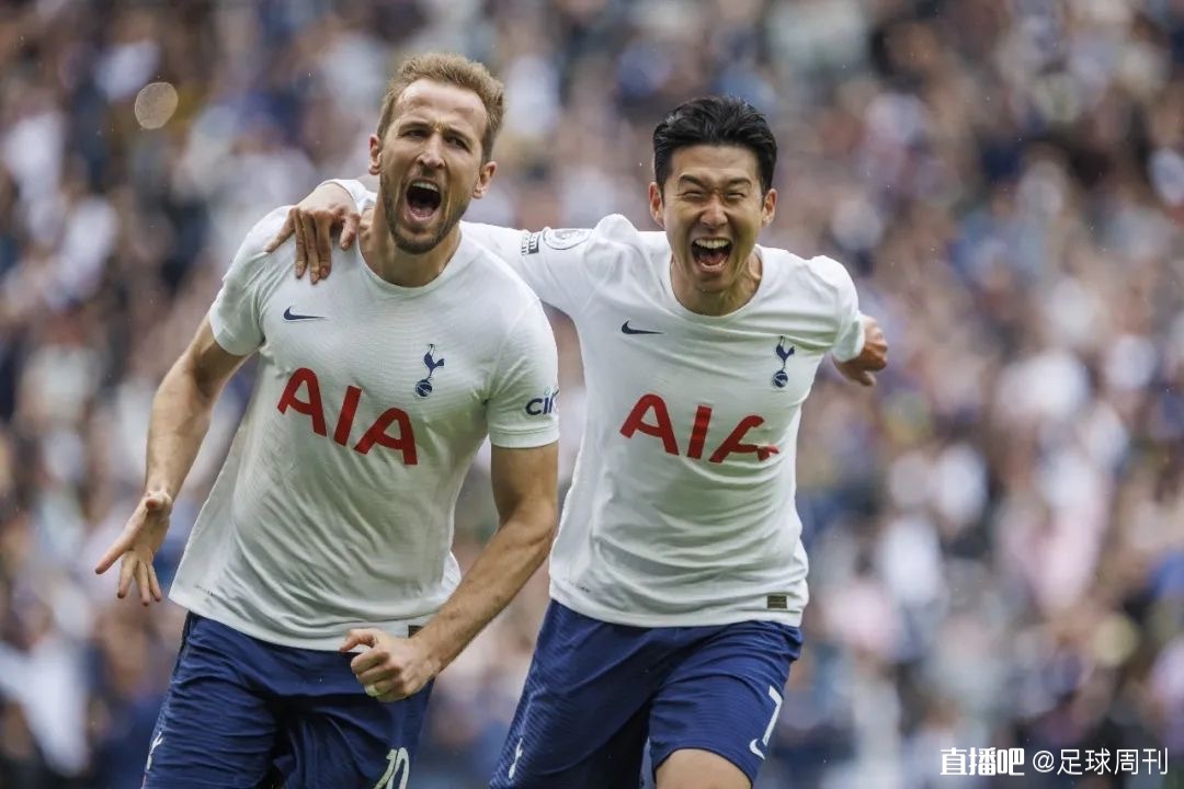 B费：留在曼联是因相信能在这赢得荣誉；和裁判摊手是沟通习惯（B费：留队曼联因坚信能在此赢得荣誉；向裁判摊手只是沟通方式）